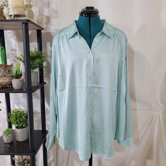 Torrid Madison Satin Button-Up Long Sleeve Shirt - Size 1X‎ - Picture 3 of 11
